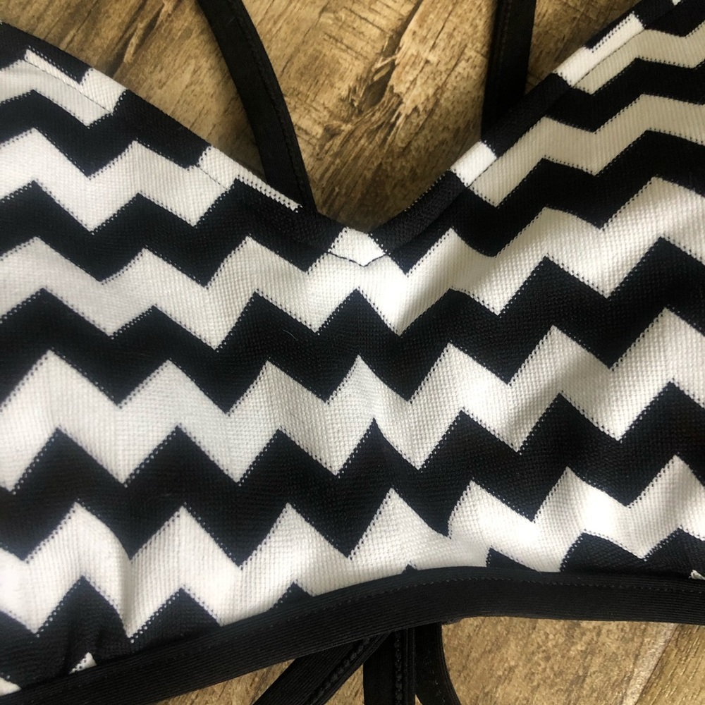 Seafolly Black & White Zig Zag Chevron Bikini 12 - Picture 5 of 10